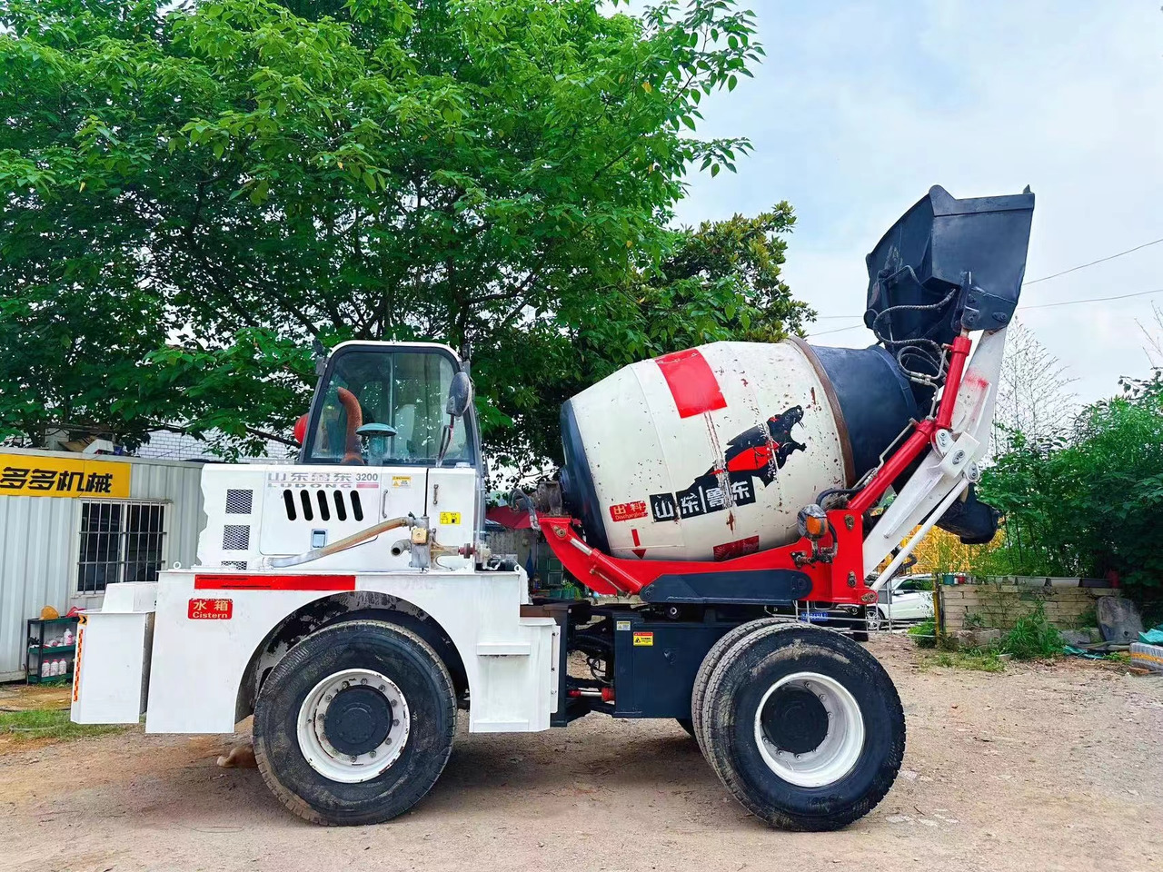 DEYI 2 cubic concrete mixer - Automješalica: slika DEYI 2 cubic concrete mixer - Automješalica DEYI 2 cubic concrete mixer - Automješalica: slika DEYI 2 cubic concrete mixer - Automješalica