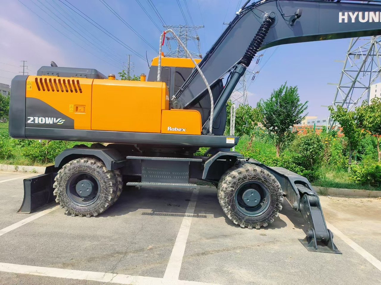 Hyundai Korea imports Hyundai 210 Wheel excavator - Bager na kotačima: slika Hyundai Korea imports Hyundai 210 Wheel excavator - Bager na kotačima Hyundai Korea imports Hyundai 210 Wheel excavator - Bager na kotačima: slika Hyundai Korea imports Hyundai 210 Wheel excavator - Bager na kotačima