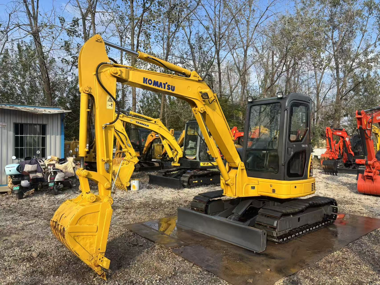 KOMATSU PC55MR-3 - Mini bager: slika KOMATSU PC55MR-3 - Mini bager KOMATSU PC55MR-3 - Mini bager: slika KOMATSU PC55MR-3 - Mini bager