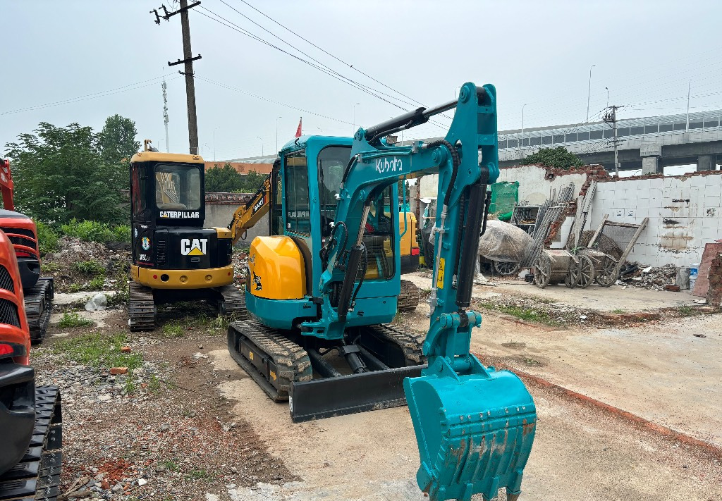 KUBOTA U30 - Mini bager: slika KUBOTA U30 - Mini bager KUBOTA U30 - Mini bager: slika KUBOTA U30 - Mini bager
