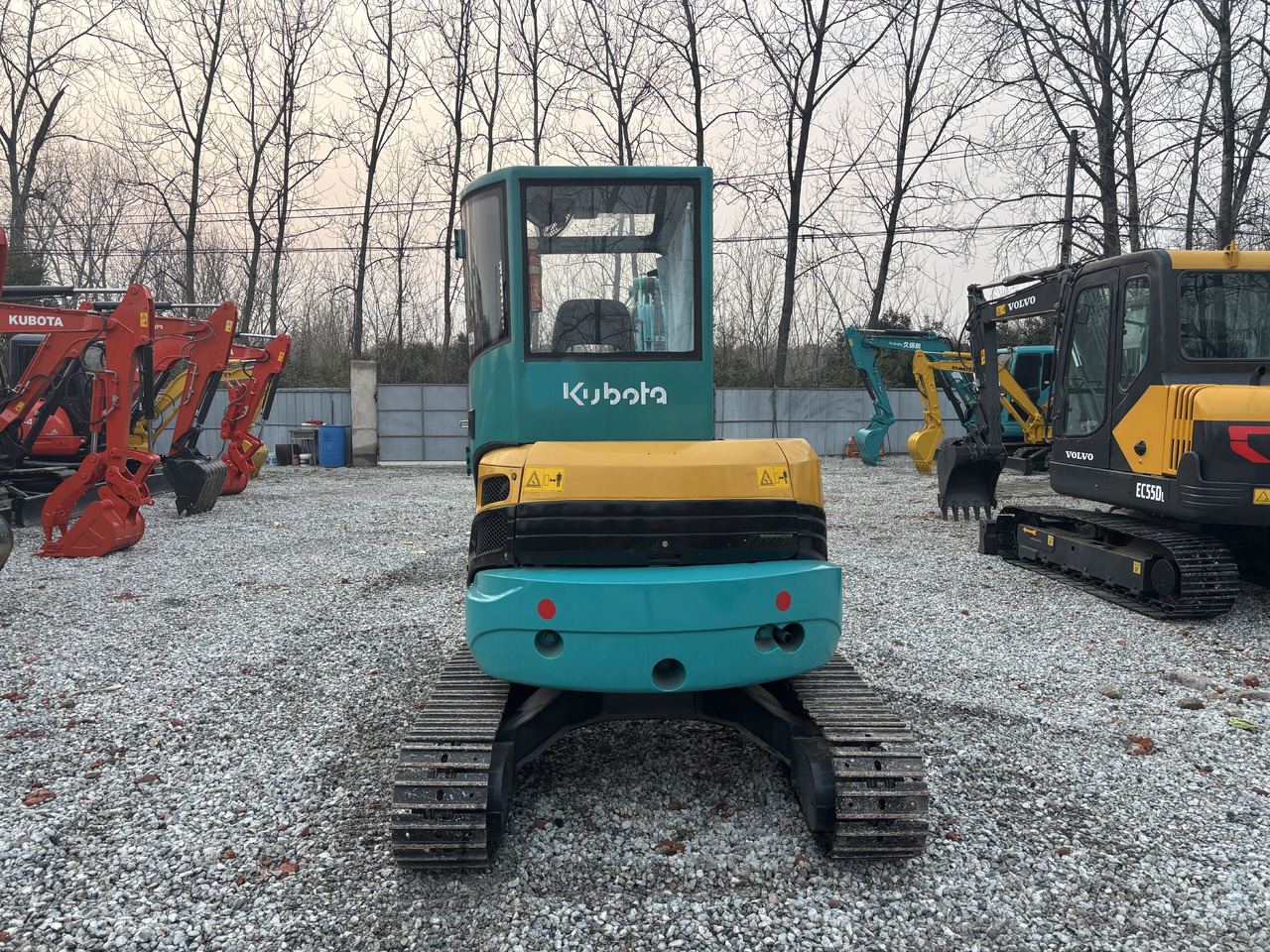KUBOTA U35 - Mini bager: slika KUBOTA U35 - Mini bager KUBOTA U35 - Mini bager: slika KUBOTA U35 - Mini bager