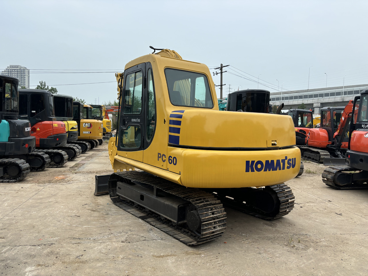Komatsu PC 60-7 - Mini bager: slika Komatsu PC 60-7 - Mini bager Komatsu PC 60-7 - Mini bager: slika Komatsu PC 60-7 - Mini bager