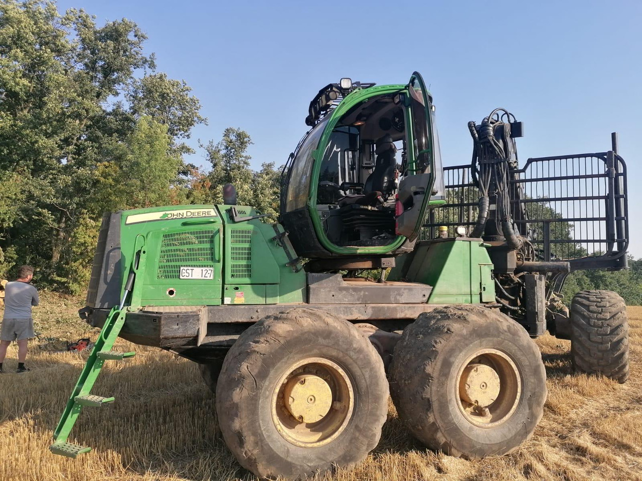JOHN DEERE 1910E - Forvarder: slika JOHN DEERE 1910E - Forvarder JOHN DEERE 1910E - Forvarder: slika JOHN DEERE 1910E - Forvarder