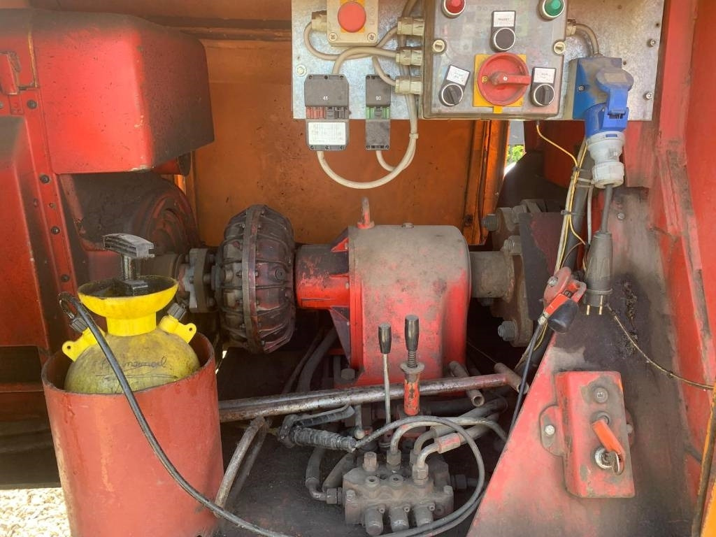 Bagela BF60/25 - Stroj za asfaltiranje: slika Bagela BF60/25 - Stroj za asfaltiranje Bagela BF60/25 - Stroj za asfaltiranje: slika Bagela BF60/25 - Stroj za asfaltiranje