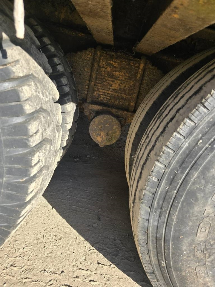 Bertoja 3 - Poluprikolica s niskim utovarivačem: slika Bertoja 3 - Poluprikolica s niskim utovarivačem Bertoja 3 - Poluprikolica s niskim utovarivačem: slika Bertoja 3 - Poluprikolica s niskim utovarivačem