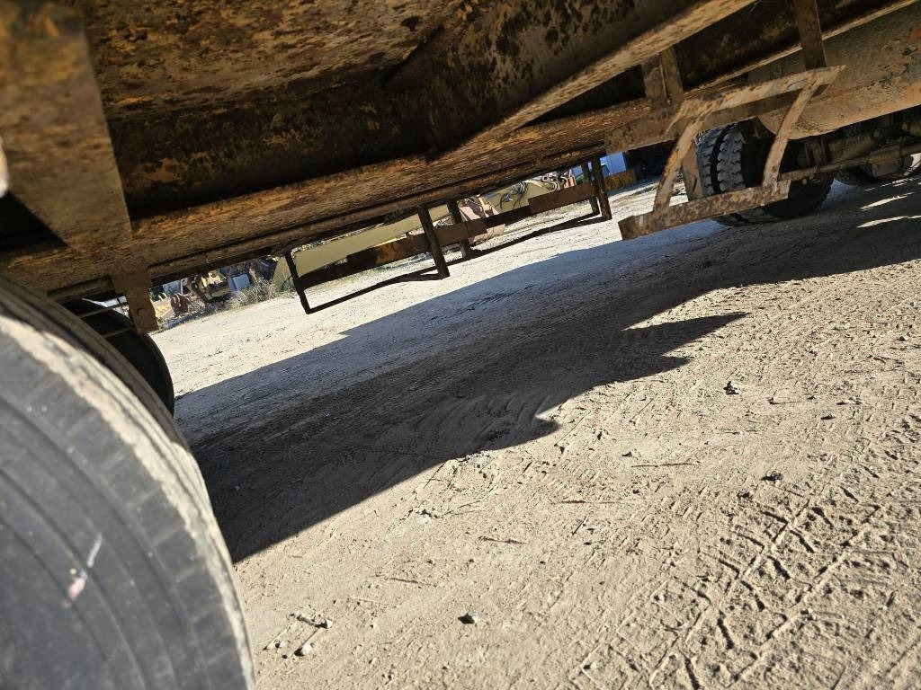 Bertoja 3 - Poluprikolica s niskim utovarivačem: slika Bertoja 3 - Poluprikolica s niskim utovarivačem Bertoja 3 - Poluprikolica s niskim utovarivačem: slika Bertoja 3 - Poluprikolica s niskim utovarivačem