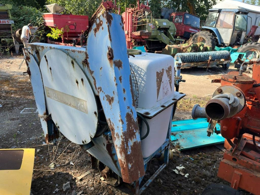 Blanchard 220  - Prskalica za traktor: slika Blanchard 220  - Prskalica za traktor Blanchard 220  - Prskalica za traktor: slika Blanchard 220  - Prskalica za traktor