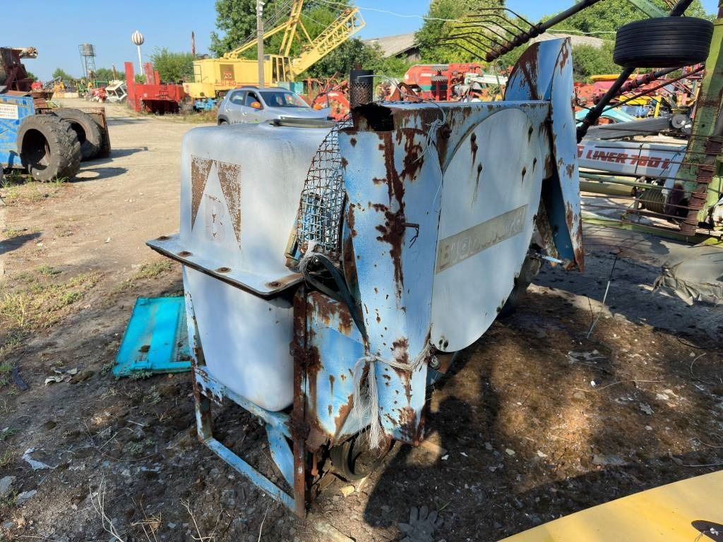 Blanchard 220  - Prskalica za traktor: slika Blanchard 220  - Prskalica za traktor Blanchard 220  - Prskalica za traktor: slika Blanchard 220  - Prskalica za traktor