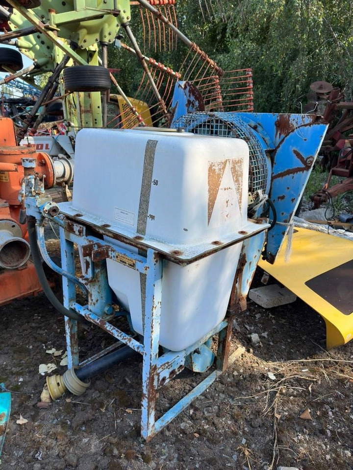 Blanchard 220  - Prskalica za traktor: slika Blanchard 220  - Prskalica za traktor Blanchard 220  - Prskalica za traktor: slika Blanchard 220  - Prskalica za traktor