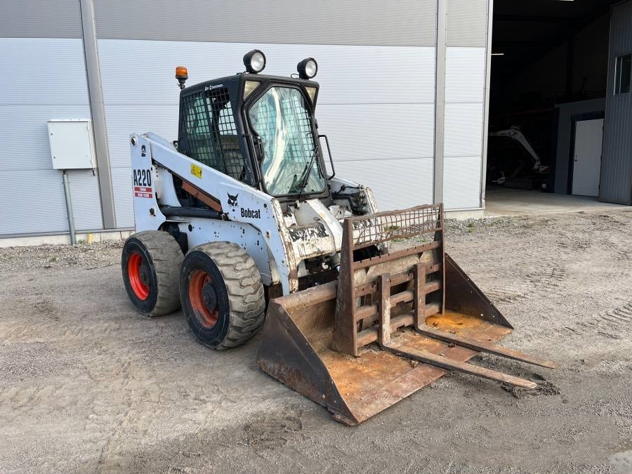 Bobcat A 220 - Mini utovarivač: slika Bobcat A 220 - Mini utovarivač Bobcat A 220 - Mini utovarivač: slika Bobcat A 220 - Mini utovarivač