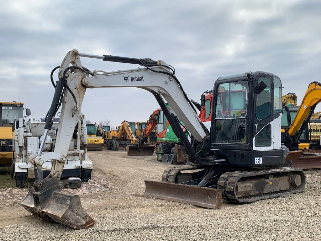 Bobcat E 60 - Mini bager: slika Bobcat E 60 - Mini bager Bobcat E 60 - Mini bager: slika Bobcat E 60 - Mini bager
