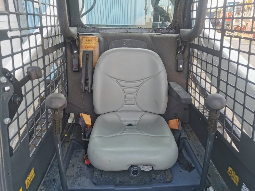 Bobcat S 570 - Mini utovarivač: slika Bobcat S 570 - Mini utovarivač Bobcat S 570 - Mini utovarivač: slika Bobcat S 570 - Mini utovarivač