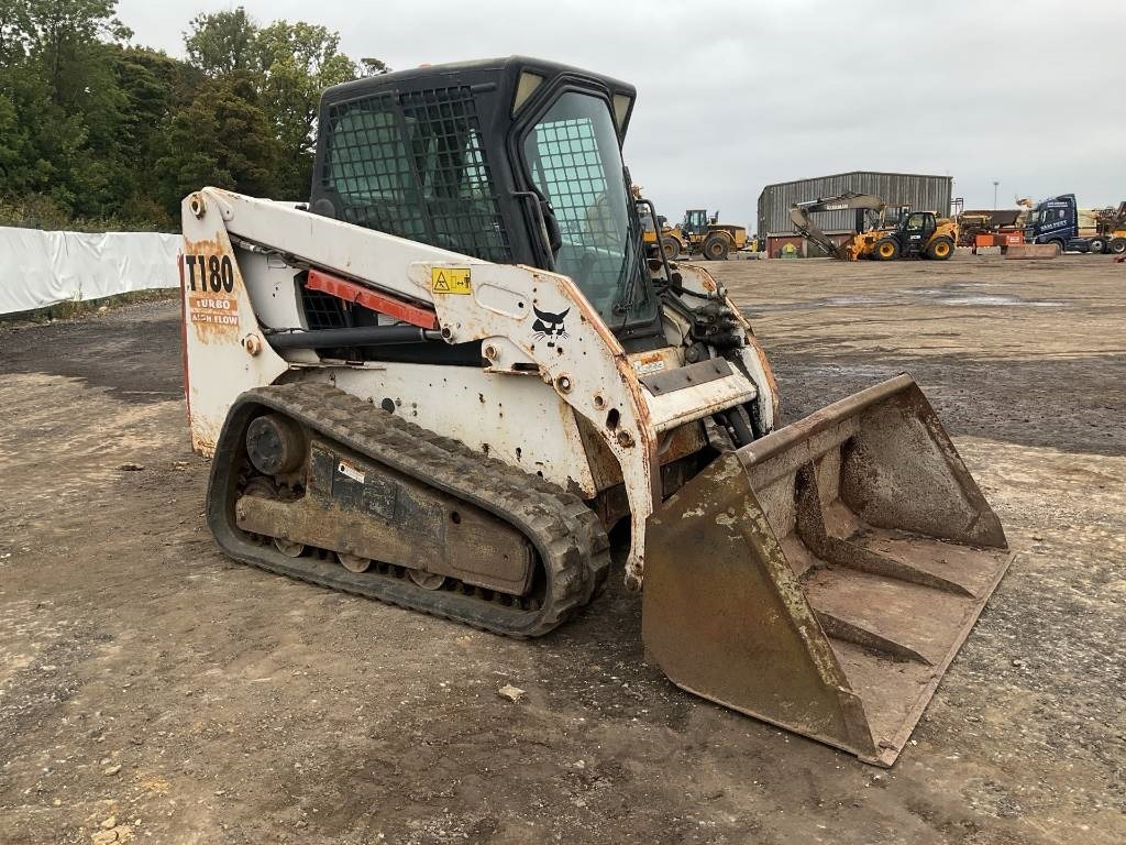 Bobcat T 180 - Mini utovarivač: slika Bobcat T 180 - Mini utovarivač Bobcat T 180 - Mini utovarivač: slika Bobcat T 180 - Mini utovarivač