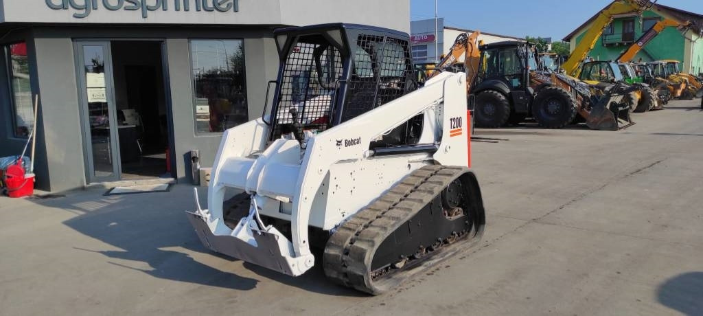 Bobcat T 200 - Kompaktni utovarivač gusjeničar: slika Bobcat T 200 - Kompaktni utovarivač gusjeničar Bobcat T 200 - Kompaktni utovarivač gusjeničar: slika Bobcat T 200 - Kompaktni utovarivač gusjeničar