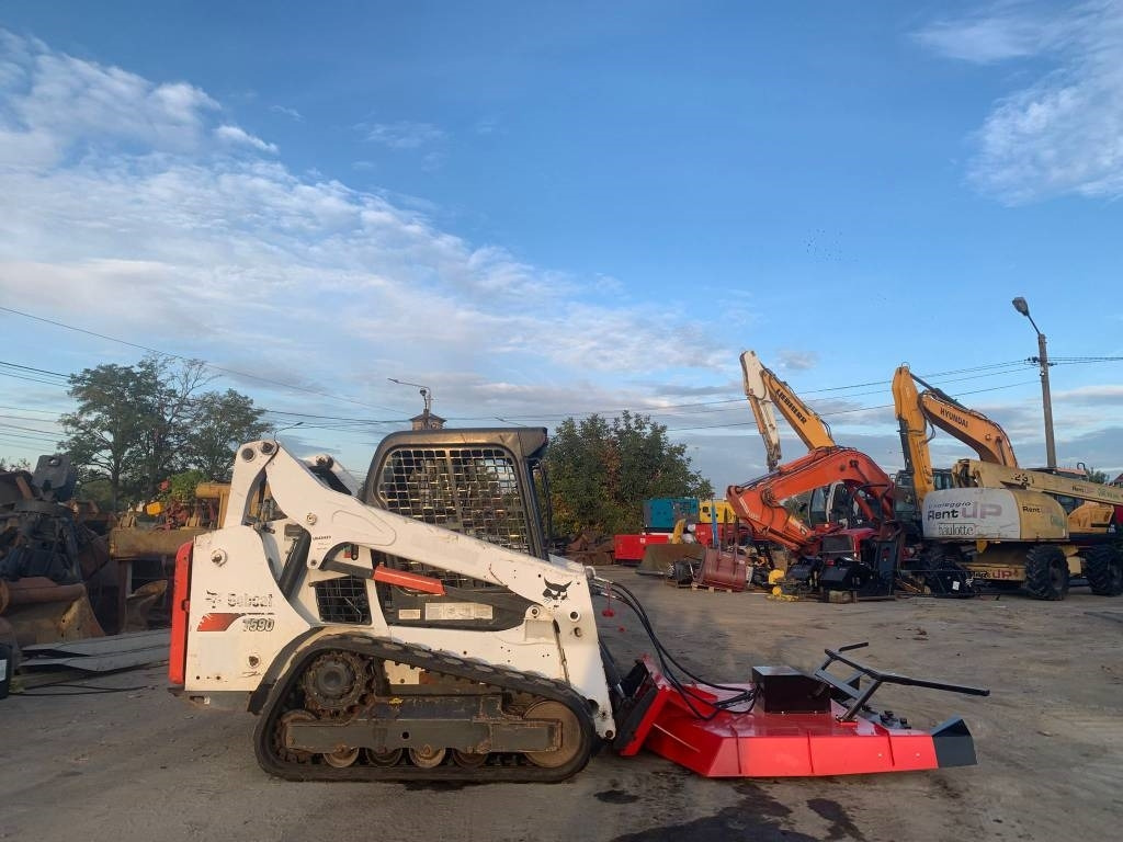 Bobcat T 590 - Mini utovarivač: slika Bobcat T 590 - Mini utovarivač Bobcat T 590 - Mini utovarivač: slika Bobcat T 590 - Mini utovarivač