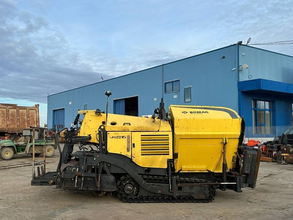 Finišer za asfalt Bomag BF 223 C: slika Finišer za asfalt Bomag BF 223 C