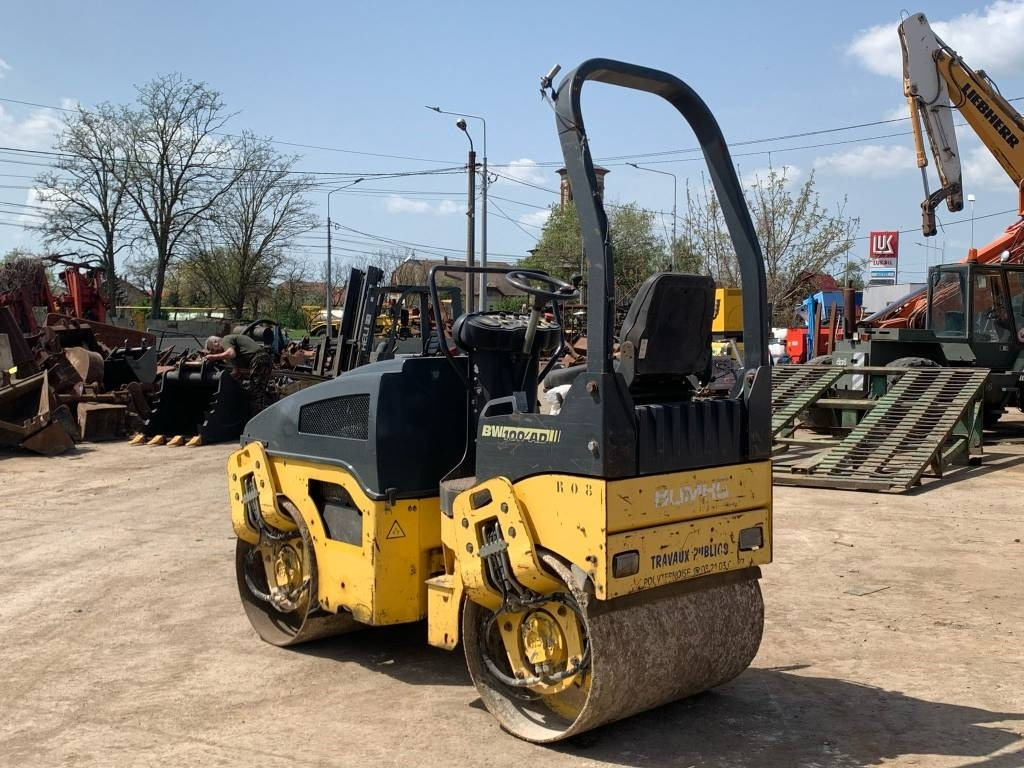 Bomag BW 100 AD-4 - Cestovni valjak: slika Bomag BW 100 AD-4 - Cestovni valjak Bomag BW 100 AD-4 - Cestovni valjak: slika Bomag BW 100 AD-4 - Cestovni valjak
