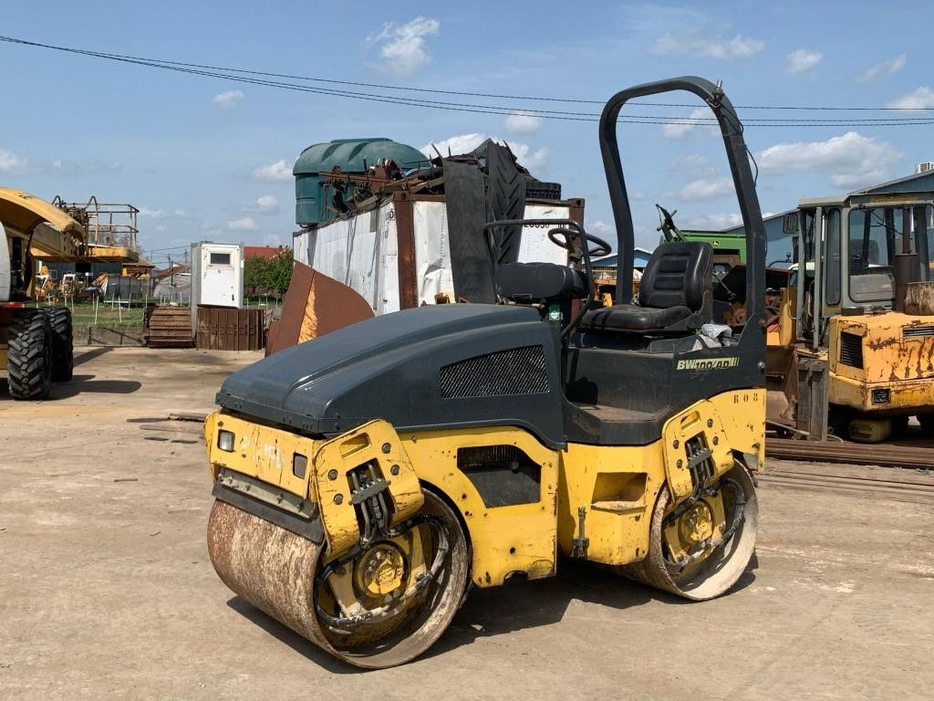 Bomag BW 100 AD-4 - Cestovni valjak: slika Bomag BW 100 AD-4 - Cestovni valjak Bomag BW 100 AD-4 - Cestovni valjak: slika Bomag BW 100 AD-4 - Cestovni valjak