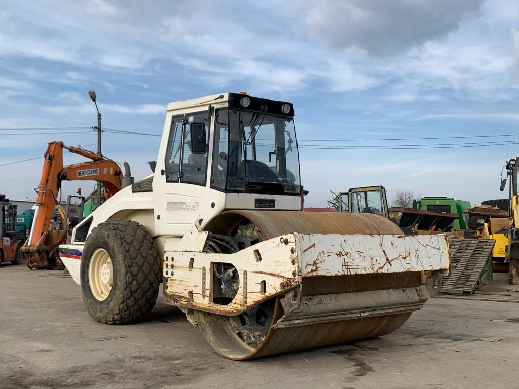 Bomag BW 213 D H-4 - Kompaktor: slika Bomag BW 213 D H-4 - Kompaktor Bomag BW 213 D H-4 - Kompaktor: slika Bomag BW 213 D H-4 - Kompaktor