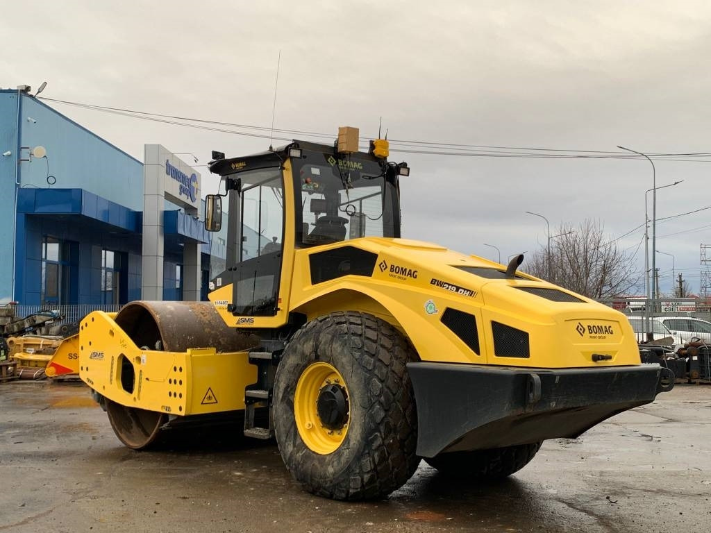 Bomag BW219 DH5+3D Trimble GPS - Kompaktor: slika Bomag BW219 DH5+3D Trimble GPS - Kompaktor Bomag BW219 DH5+3D Trimble GPS - Kompaktor: slika Bomag BW219 DH5+3D Trimble GPS - Kompaktor