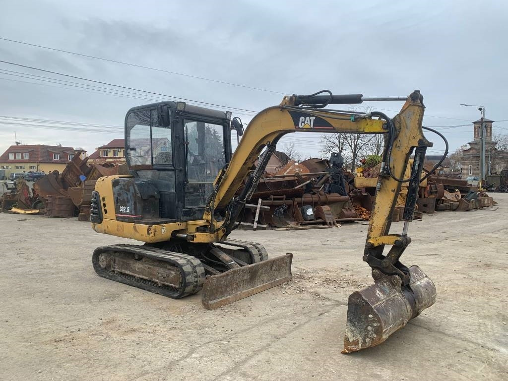 CAT 302.5 - Mini bager: slika CAT 302.5 - Mini bager CAT 302.5 - Mini bager: slika CAT 302.5 - Mini bager