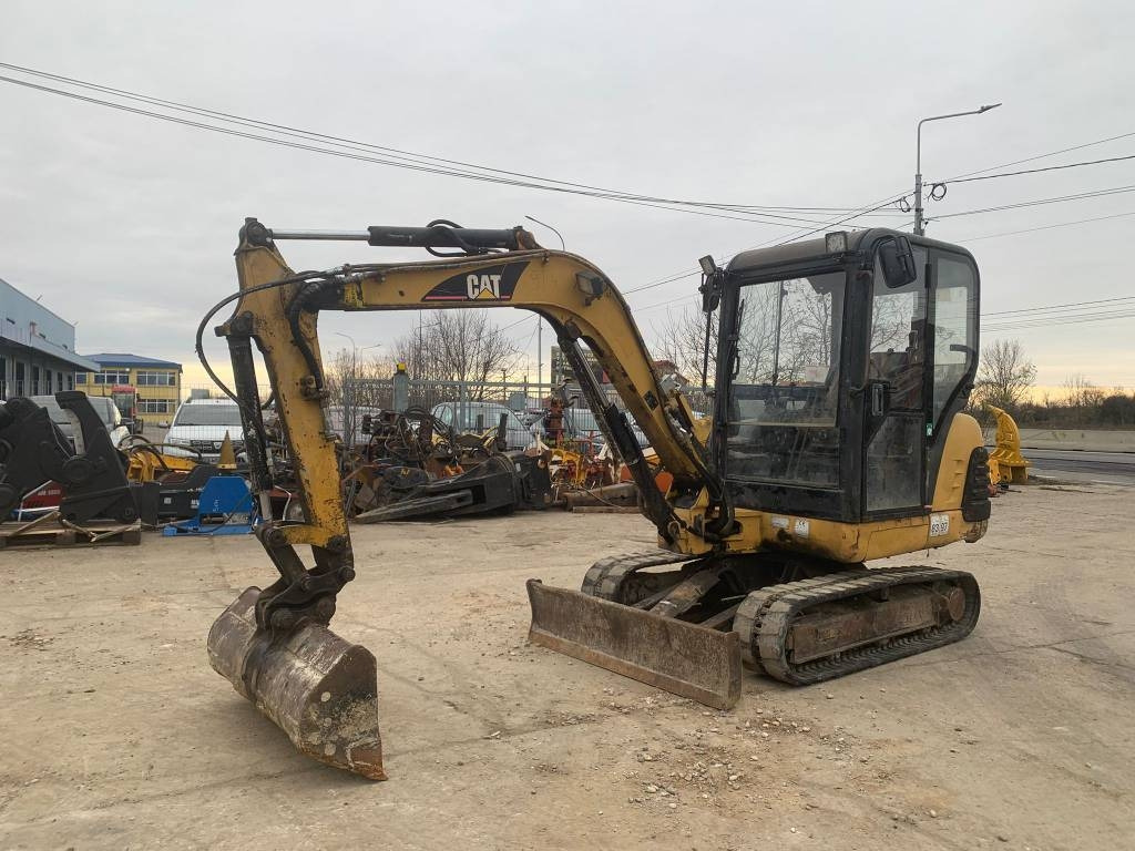 CAT 302.5 - Mini bager: slika CAT 302.5 - Mini bager CAT 302.5 - Mini bager: slika CAT 302.5 - Mini bager