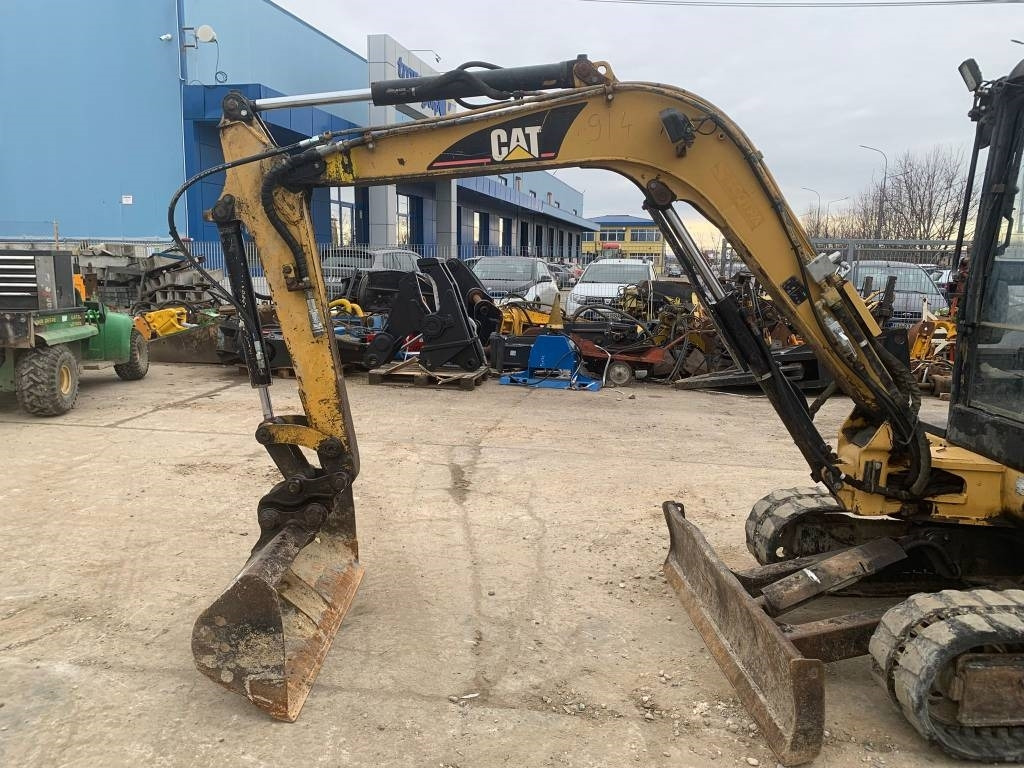 CAT 302.5 - Mini bager: slika CAT 302.5 - Mini bager CAT 302.5 - Mini bager: slika CAT 302.5 - Mini bager