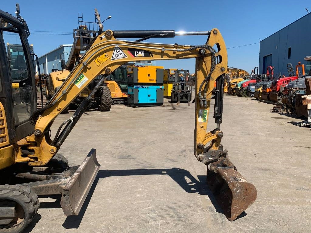 CAT 302.7 CR  - Mini bager: slika CAT 302.7 CR  - Mini bager CAT 302.7 CR  - Mini bager: slika CAT 302.7 CR  - Mini bager