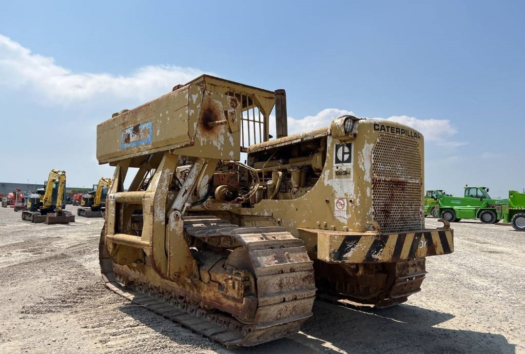 Polagač cijevi CAT 583 H: slika Polagač cijevi CAT 583 H Polagač cijevi CAT 583 H: slika Polagač cijevi CAT 583 H