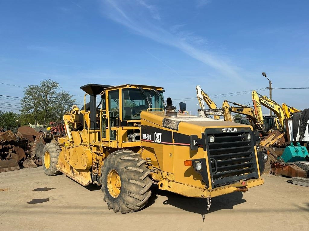 CAT RM 300 - Stabilizator tla: slika CAT RM 300 - Stabilizator tla CAT RM 300 - Stabilizator tla: slika CAT RM 300 - Stabilizator tla