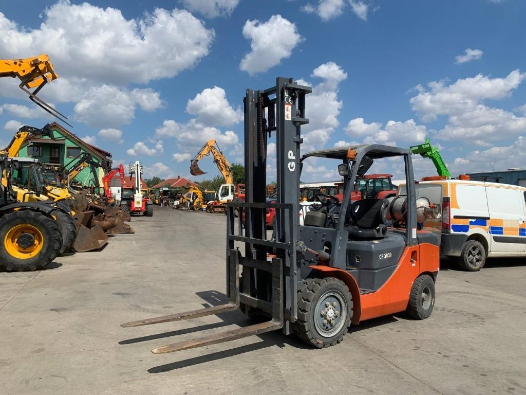 CPQD30 30 - Plinski viličar: slika CPQD30 30 - Plinski viličar CPQD30 30 - Plinski viličar: slika CPQD30 30 - Plinski viličar