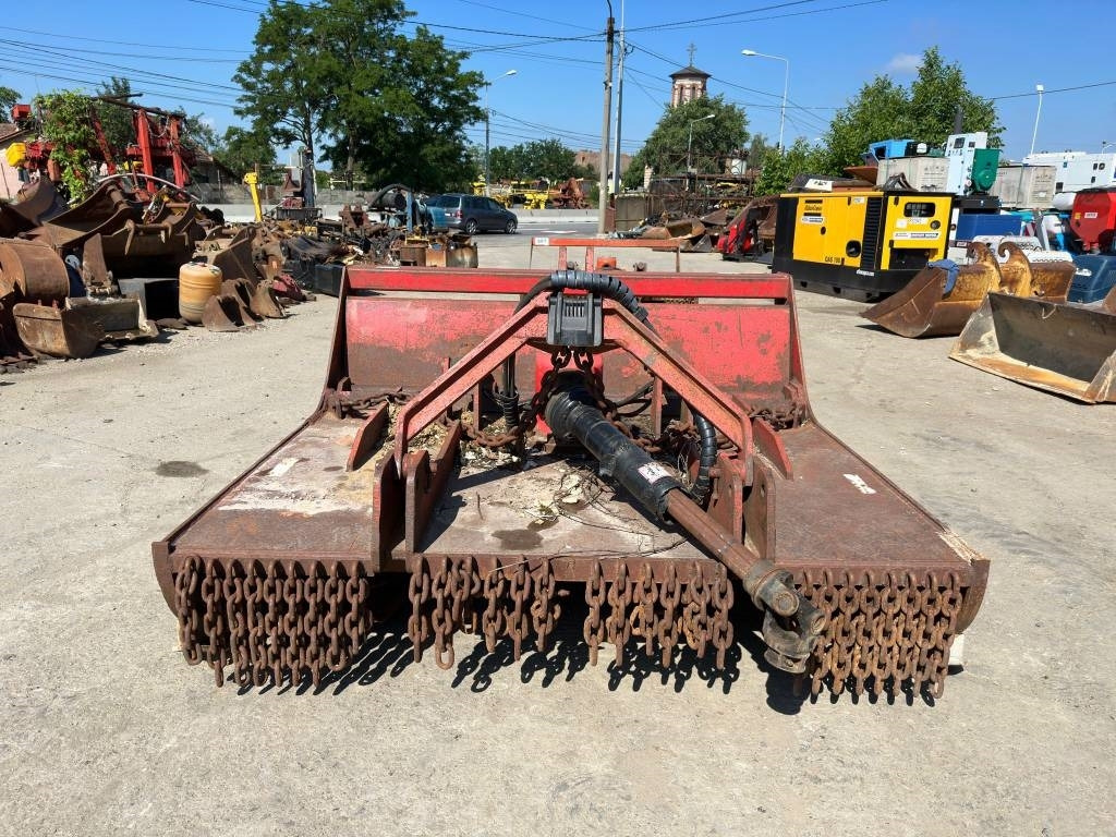 Grenier Franco SD2000 - Šumarski malčer: slika Grenier Franco SD2000 - Šumarski malčer Grenier Franco SD2000 - Šumarski malčer: slika Grenier Franco SD2000 - Šumarski malčer