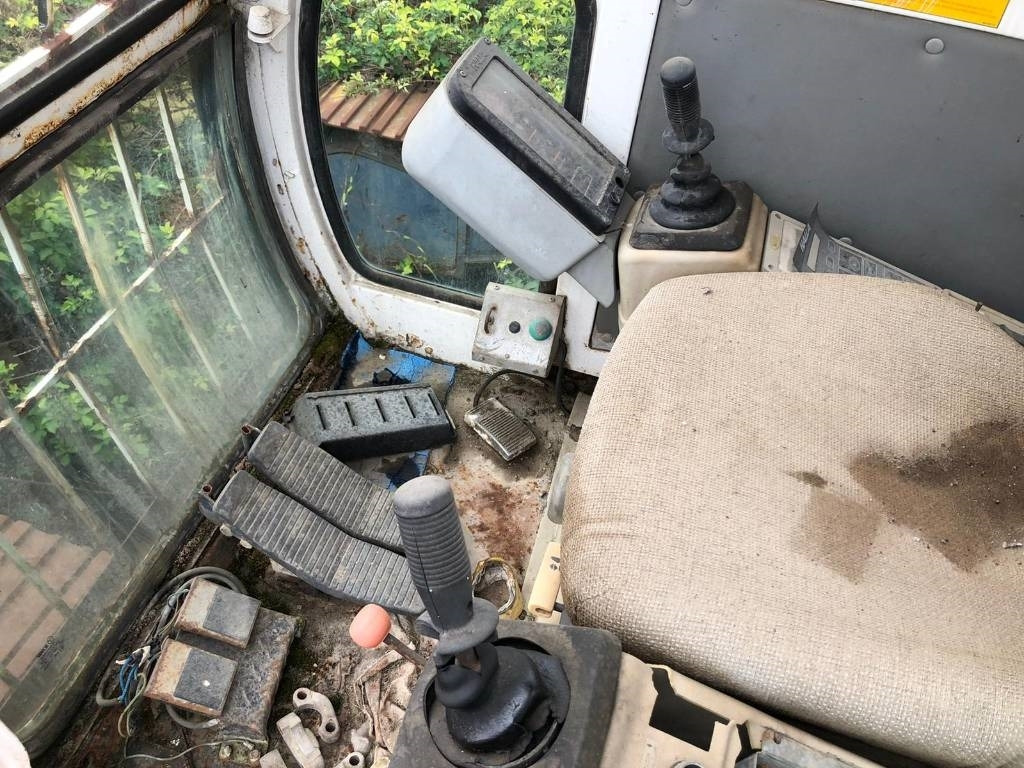 Halla Hitachi HE 280 ICE - Bager gusjeničar: slika Halla Hitachi HE 280 ICE - Bager gusjeničar Halla Hitachi HE 280 ICE - Bager gusjeničar: slika Halla Hitachi HE 280 ICE - Bager gusjeničar