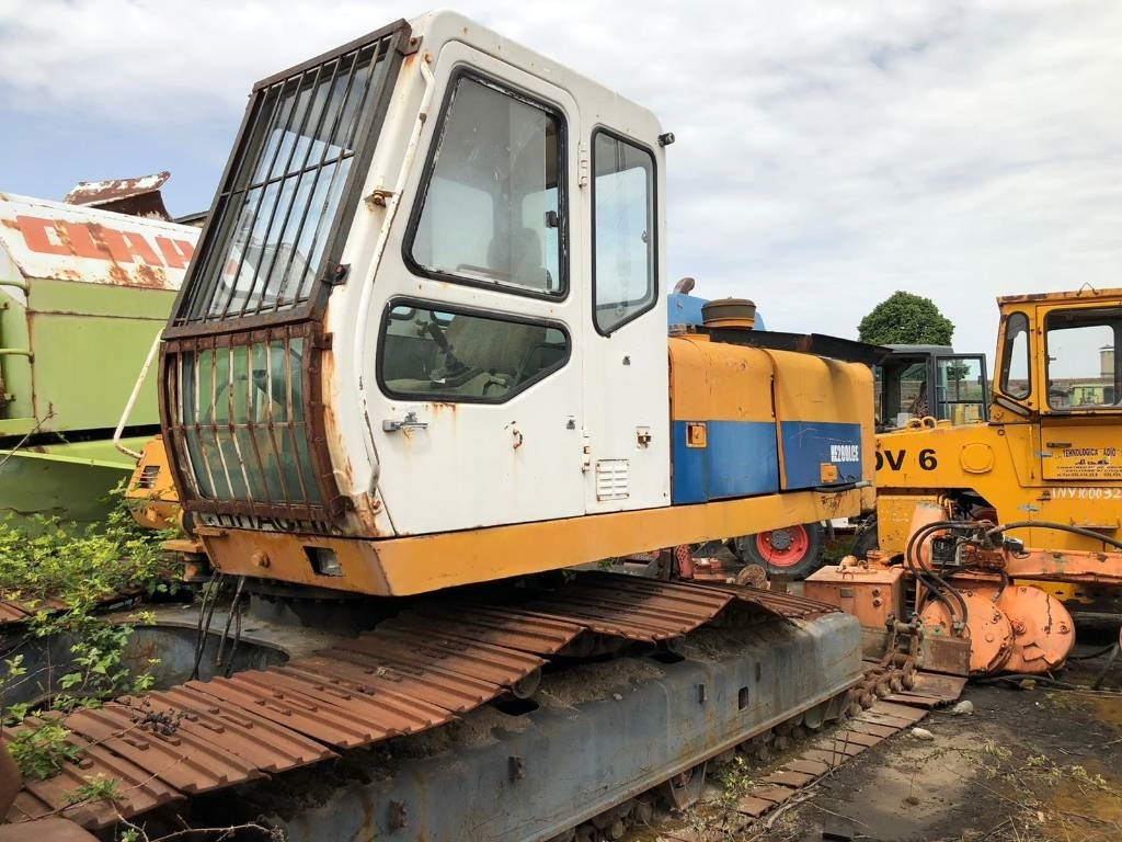 Halla Hitachi HE 280 ICE - Bager gusjeničar: slika Halla Hitachi HE 280 ICE - Bager gusjeničar Halla Hitachi HE 280 ICE - Bager gusjeničar: slika Halla Hitachi HE 280 ICE - Bager gusjeničar