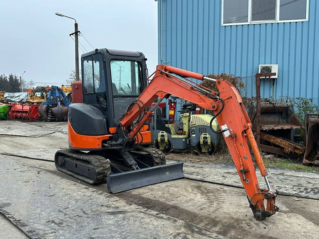 Hitachi ZX 27 U-2 - Mini bager: slika Hitachi ZX 27 U-2 - Mini bager Hitachi ZX 27 U-2 - Mini bager: slika Hitachi ZX 27 U-2 - Mini bager