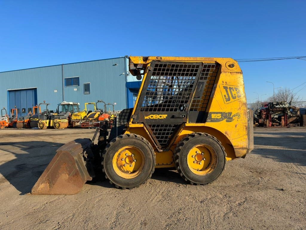 JCB 165 - Mini utovarivač: slika JCB 165 - Mini utovarivač JCB 165 - Mini utovarivač: slika JCB 165 - Mini utovarivač