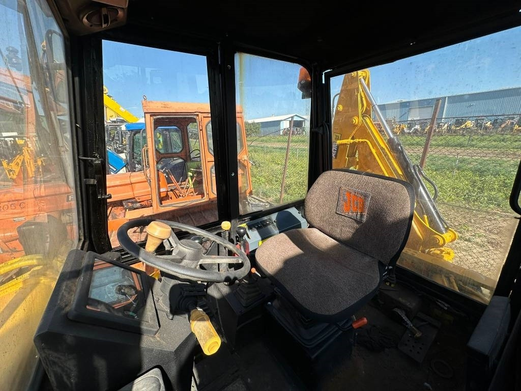 Rovokopač-utovarivač JCB 2 CX: slika Rovokopač-utovarivač JCB 2 CX