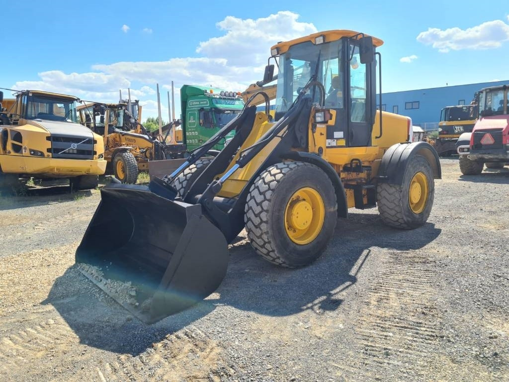 JCB 416HT - Utovarivač na kotačima: slika JCB 416HT - Utovarivač na kotačima JCB 416HT - Utovarivač na kotačima: slika JCB 416HT - Utovarivač na kotačima