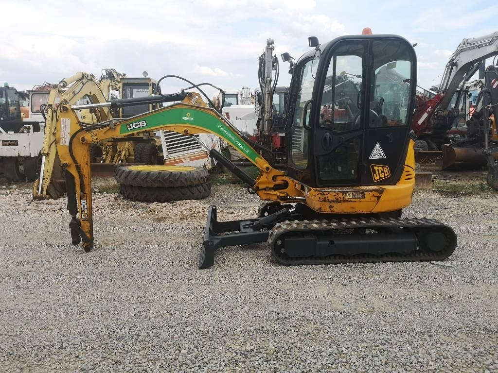 JCB 8030 - Mini bager: slika JCB 8030 - Mini bager JCB 8030 - Mini bager: slika JCB 8030 - Mini bager