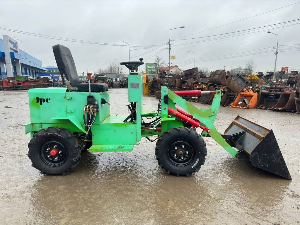 JPC ME18 - Zglobni utovarivač: slika JPC ME18 - Zglobni utovarivač JPC ME18 - Zglobni utovarivač: slika JPC ME18 - Zglobni utovarivač