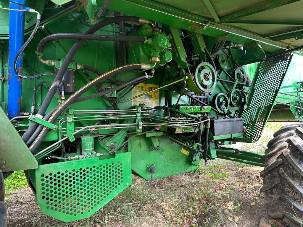 John Deere 1550 CWS - Kombajn za žetvu: slika John Deere 1550 CWS - Kombajn za žetvu John Deere 1550 CWS - Kombajn za žetvu: slika John Deere 1550 CWS - Kombajn za žetvu