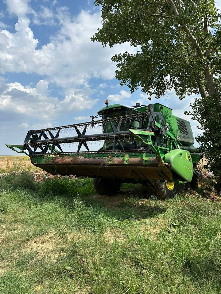 John Deere 1550 CWS - Kombajn za žetvu: slika John Deere 1550 CWS - Kombajn za žetvu John Deere 1550 CWS - Kombajn za žetvu: slika John Deere 1550 CWS - Kombajn za žetvu