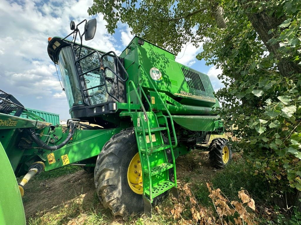 John Deere 1550 CWS - Kombajn za žetvu: slika John Deere 1550 CWS - Kombajn za žetvu John Deere 1550 CWS - Kombajn za žetvu: slika John Deere 1550 CWS - Kombajn za žetvu