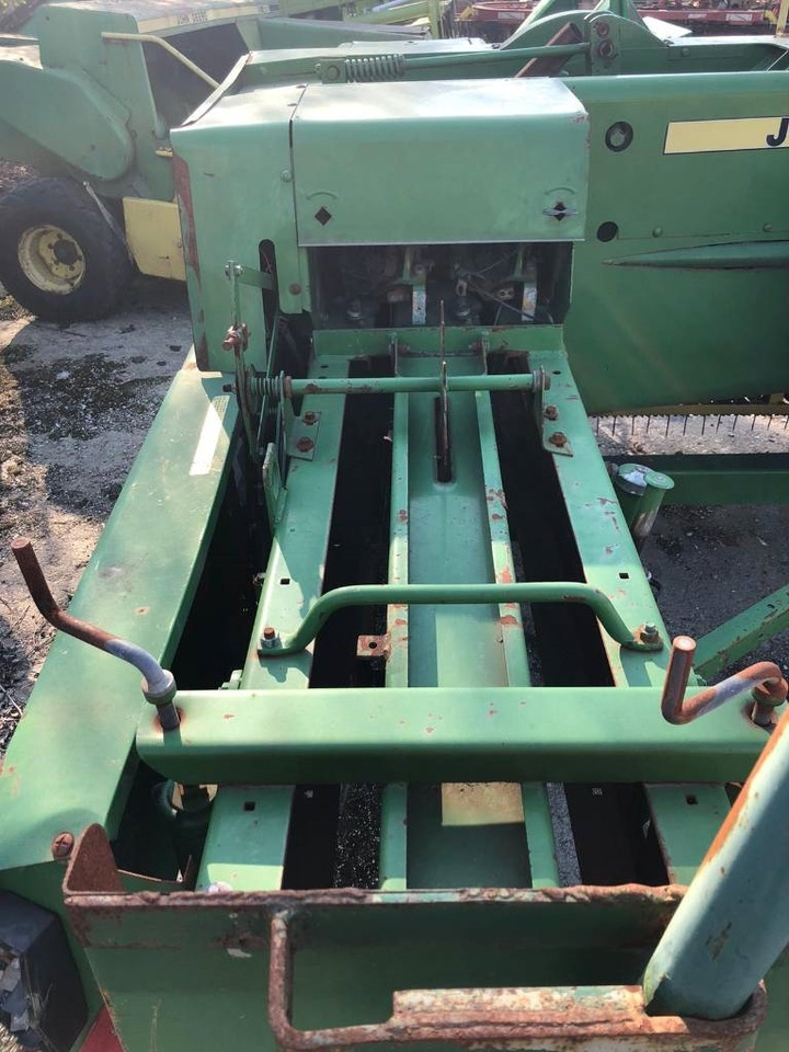 John Deere 459 - Kvadratna balirka: slika John Deere 459 - Kvadratna balirka John Deere 459 - Kvadratna balirka: slika John Deere 459 - Kvadratna balirka