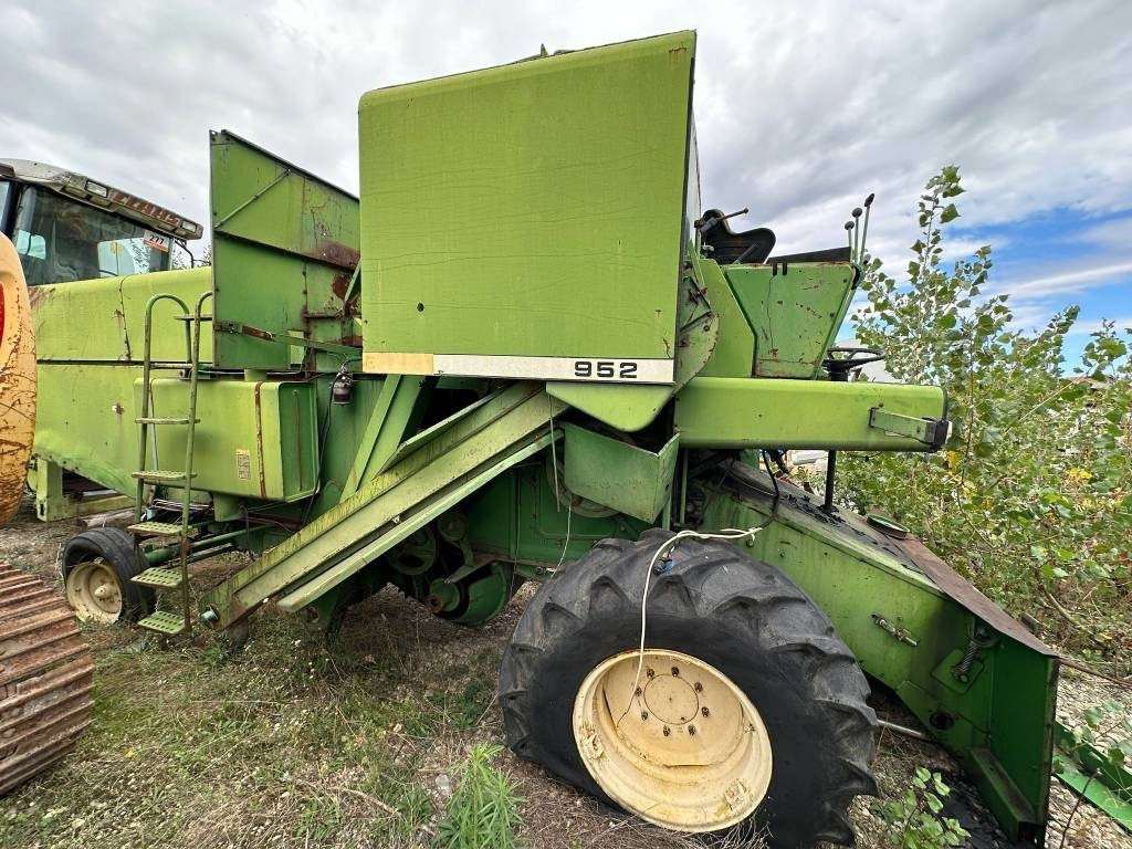 John Deere 952 FOR PARTS - Kombajn za žetvu: slika John Deere 952 FOR PARTS - Kombajn za žetvu John Deere 952 FOR PARTS - Kombajn za žetvu: slika John Deere 952 FOR PARTS - Kombajn za žetvu