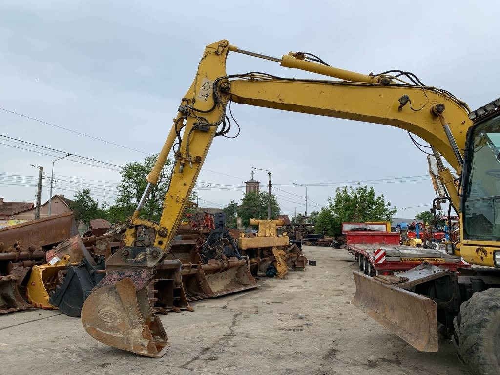 Komatsu PW 140-7 - Bager na kotačima: slika Komatsu PW 140-7 - Bager na kotačima Komatsu PW 140-7 - Bager na kotačima: slika Komatsu PW 140-7 - Bager na kotačima