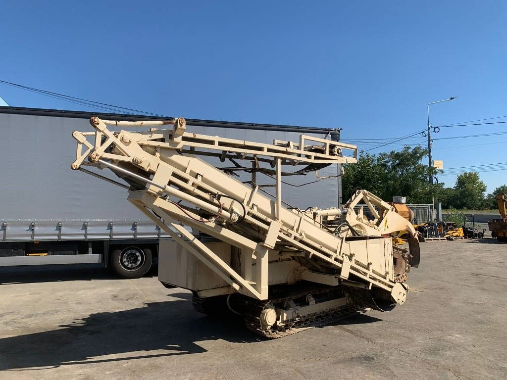 Mastenbroek 1012 - Trenčer: slika Mastenbroek 1012 - Trenčer Mastenbroek 1012 - Trenčer: slika Mastenbroek 1012 - Trenčer