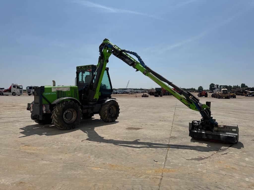 Merlo MM 150 VR - Traktor za šumarstvo: slika Merlo MM 150 VR - Traktor za šumarstvo Merlo MM 150 VR - Traktor za šumarstvo: slika Merlo MM 150 VR - Traktor za šumarstvo
