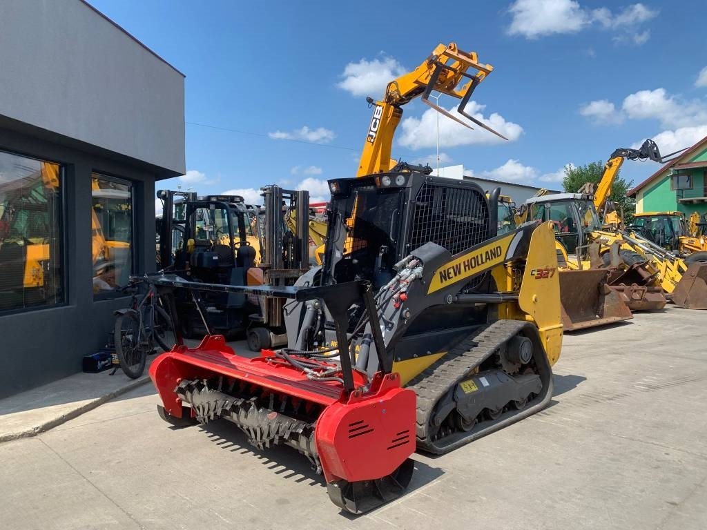 New Holland C327 - Mini utovarivač: slika New Holland C327 - Mini utovarivač New Holland C327 - Mini utovarivač: slika New Holland C327 - Mini utovarivač