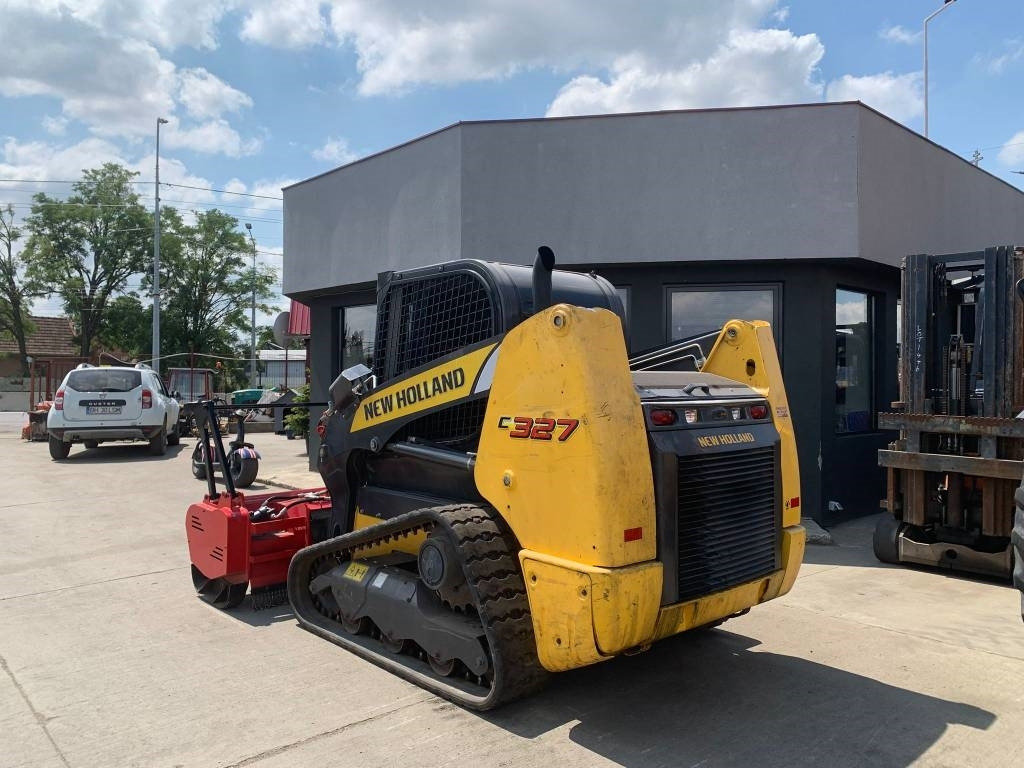 New Holland C327 - Mini utovarivač: slika New Holland C327 - Mini utovarivač New Holland C327 - Mini utovarivač: slika New Holland C327 - Mini utovarivač